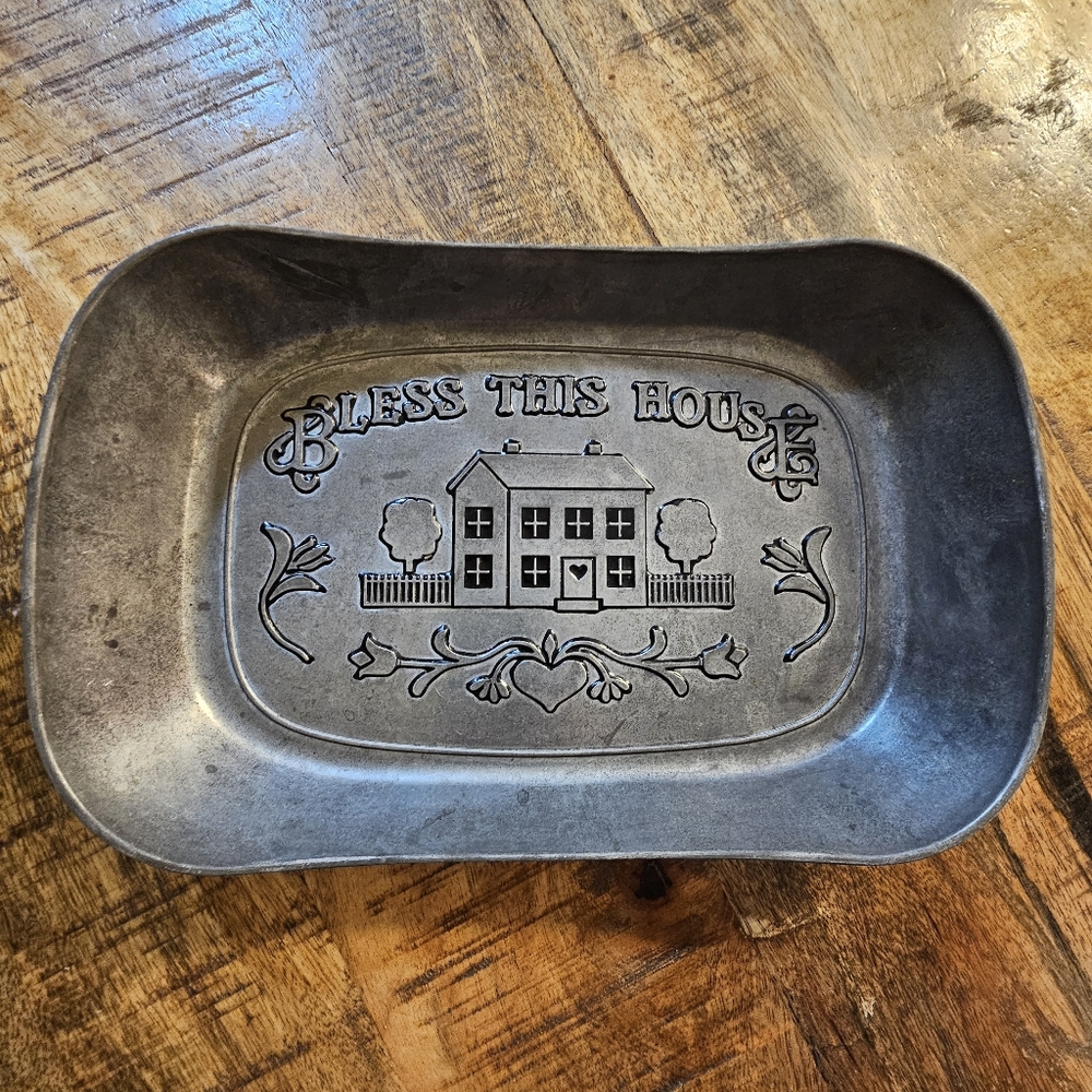 Decorative bread tray